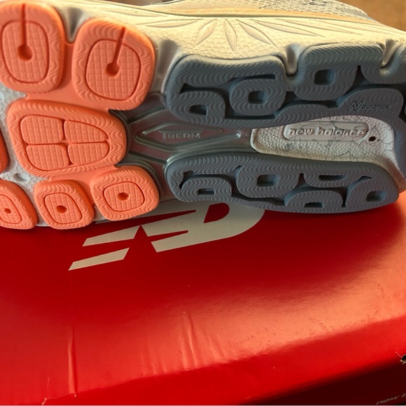 New Balance Women's Gray Running Shoes- New in Box size 8 medium width - Picture 8 of 16
